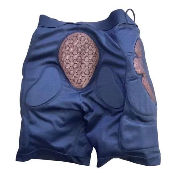 Burton RED Padded Shorts Sports - Youth Small 2010 - Picture 4 of 15